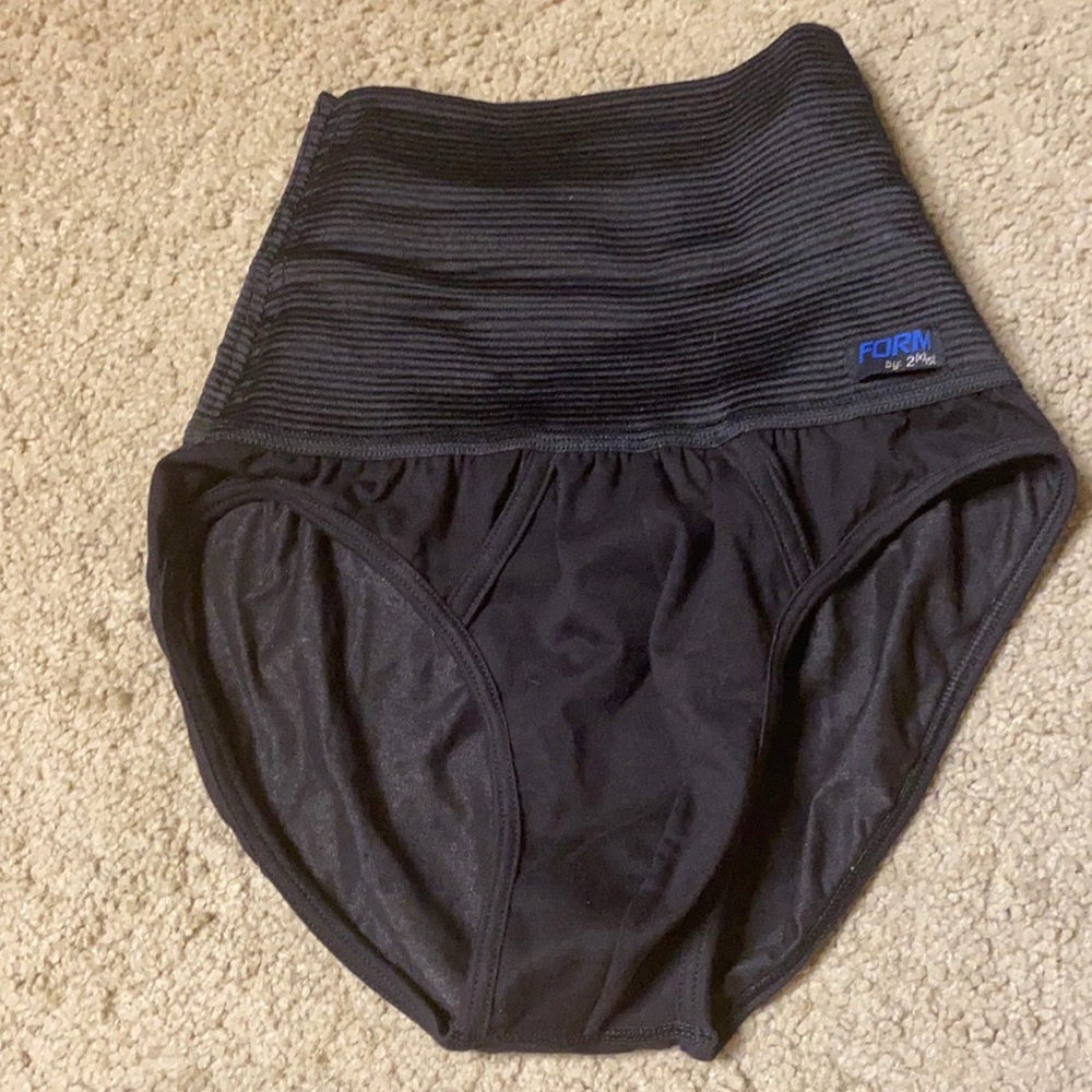 2xist Shape Form underwear.